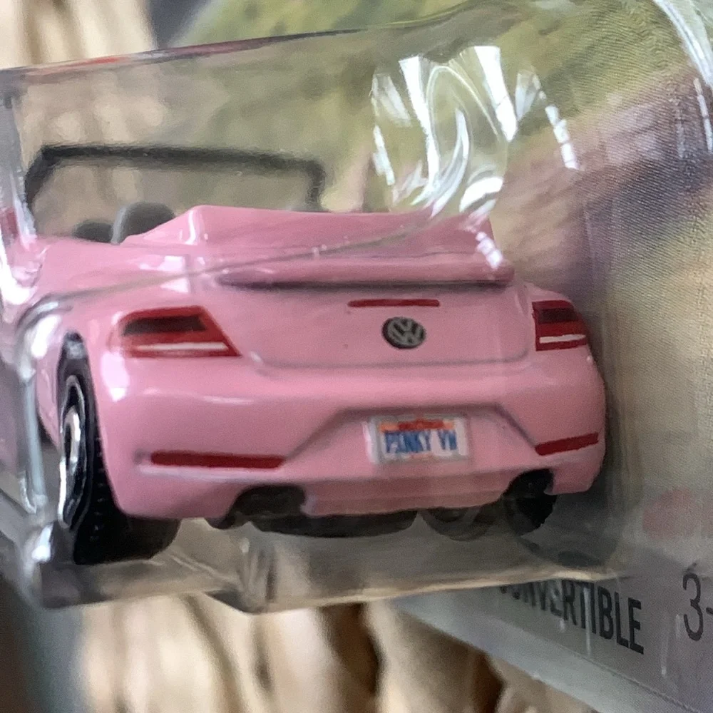 2019 Pink Volkswagen Beetle Convertible Car Matchbox VW Bug Volkswagon 2025 🆕